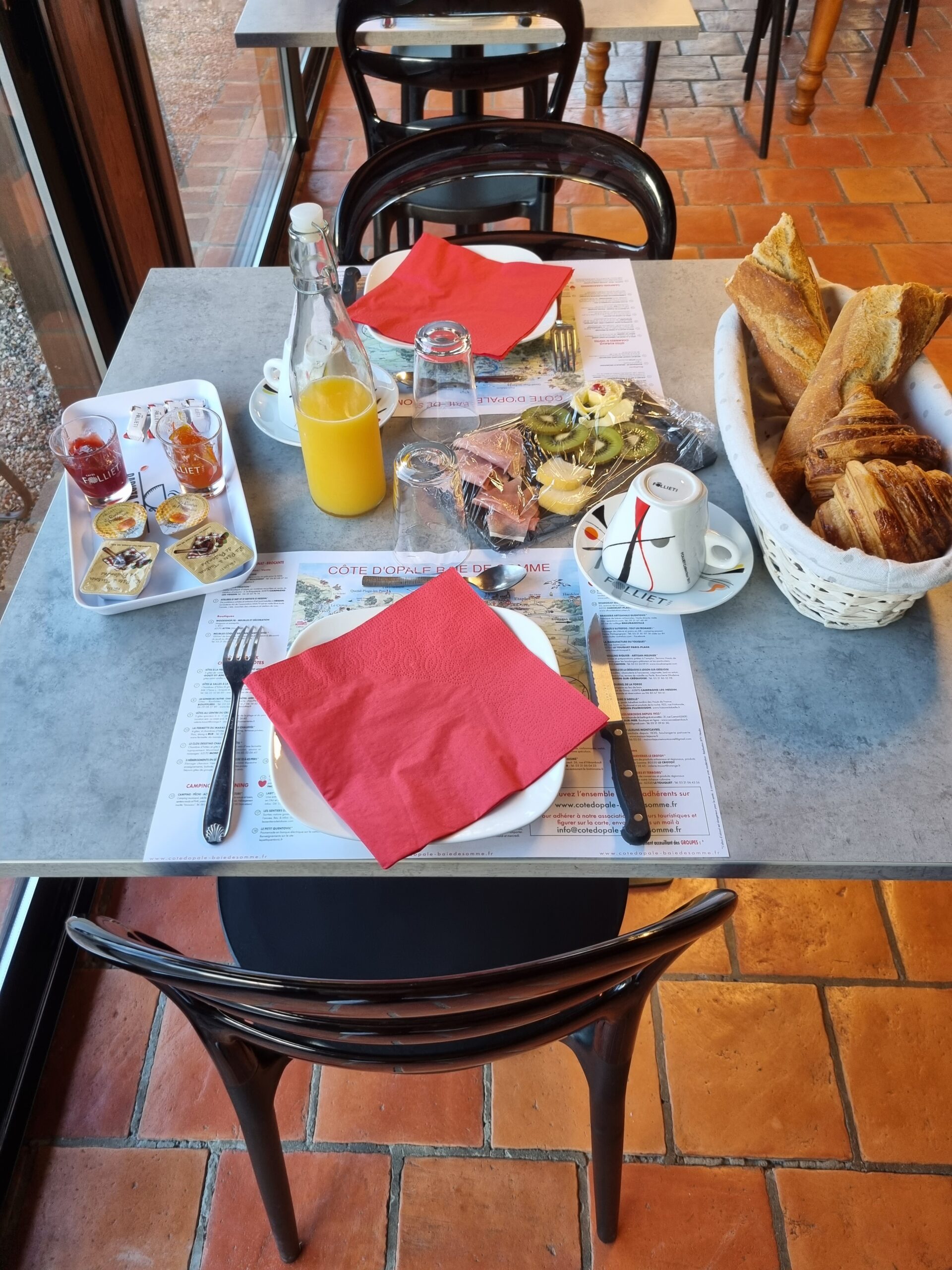 Petit-déjeuner servit par la Fermette du Marais